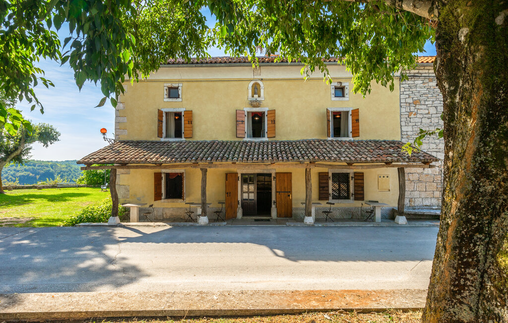 Villa Gigi stone facade with covered terrace